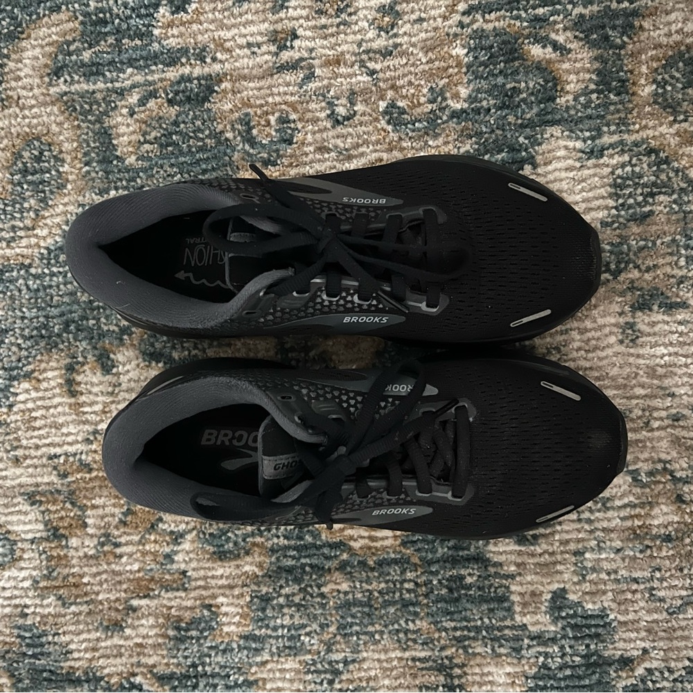 Brooks Women’s Black and Gray Running Shoes - Picture 2 of 4